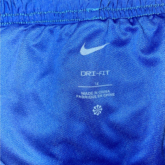 Women’s plus size Nike Tempo shorts - Picture 3 of 3